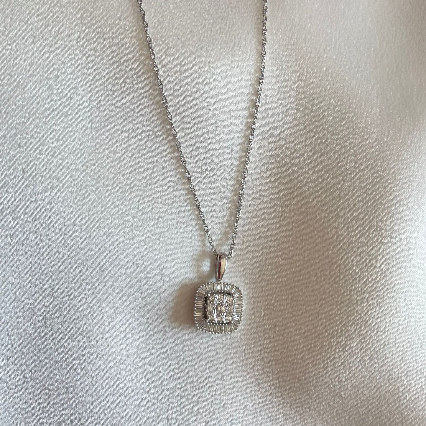 14K White Gold Diamond Pendant Necklace