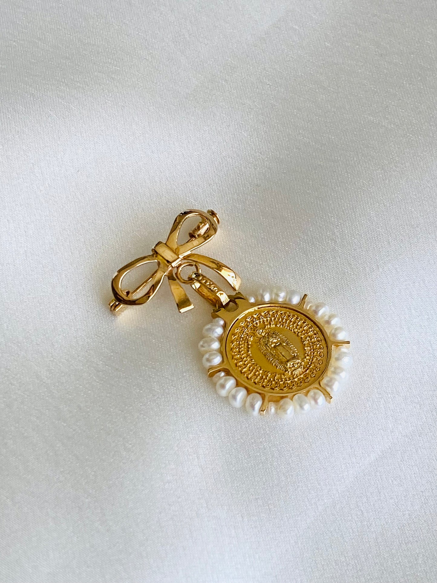 Medalla Oro Amarillo con Perlas 14K