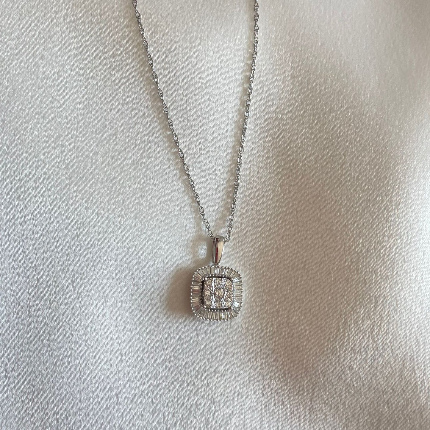 14K White Gold Diamond Pendant Necklace