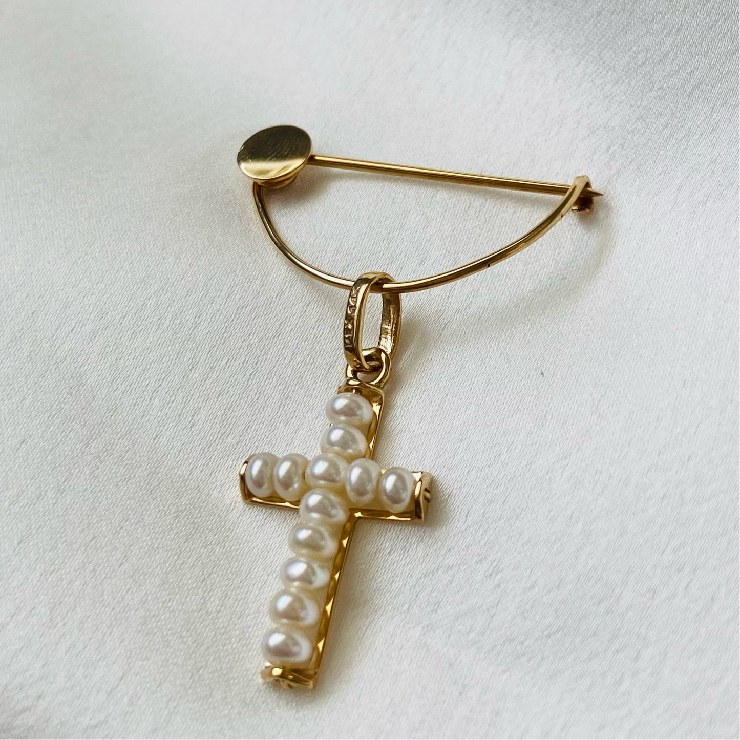 Cruz con Perlas 14k