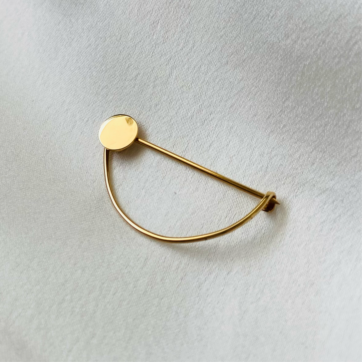 Broche Seguro Media Luna 14k