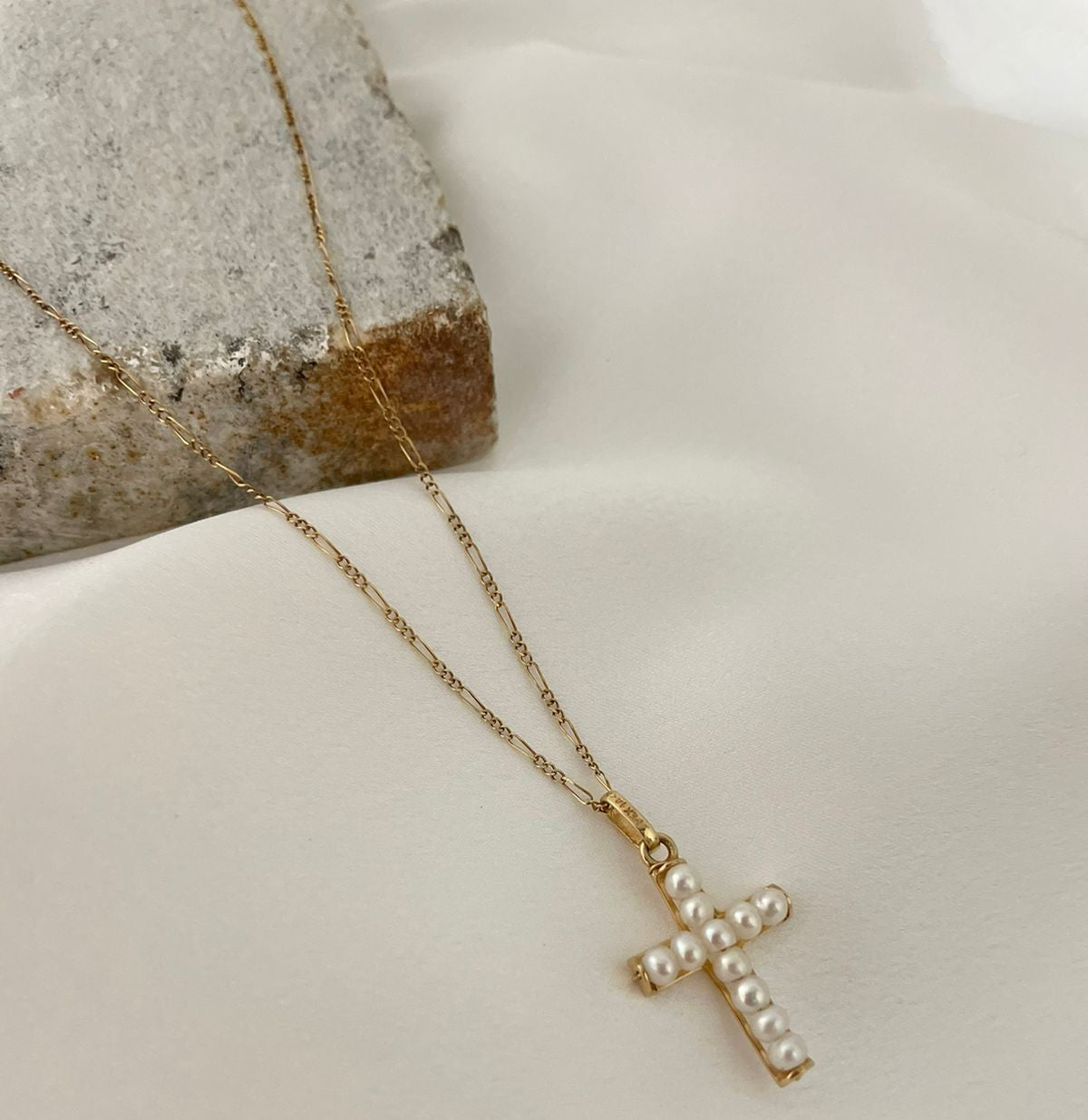 Cruz con Perlas 14k